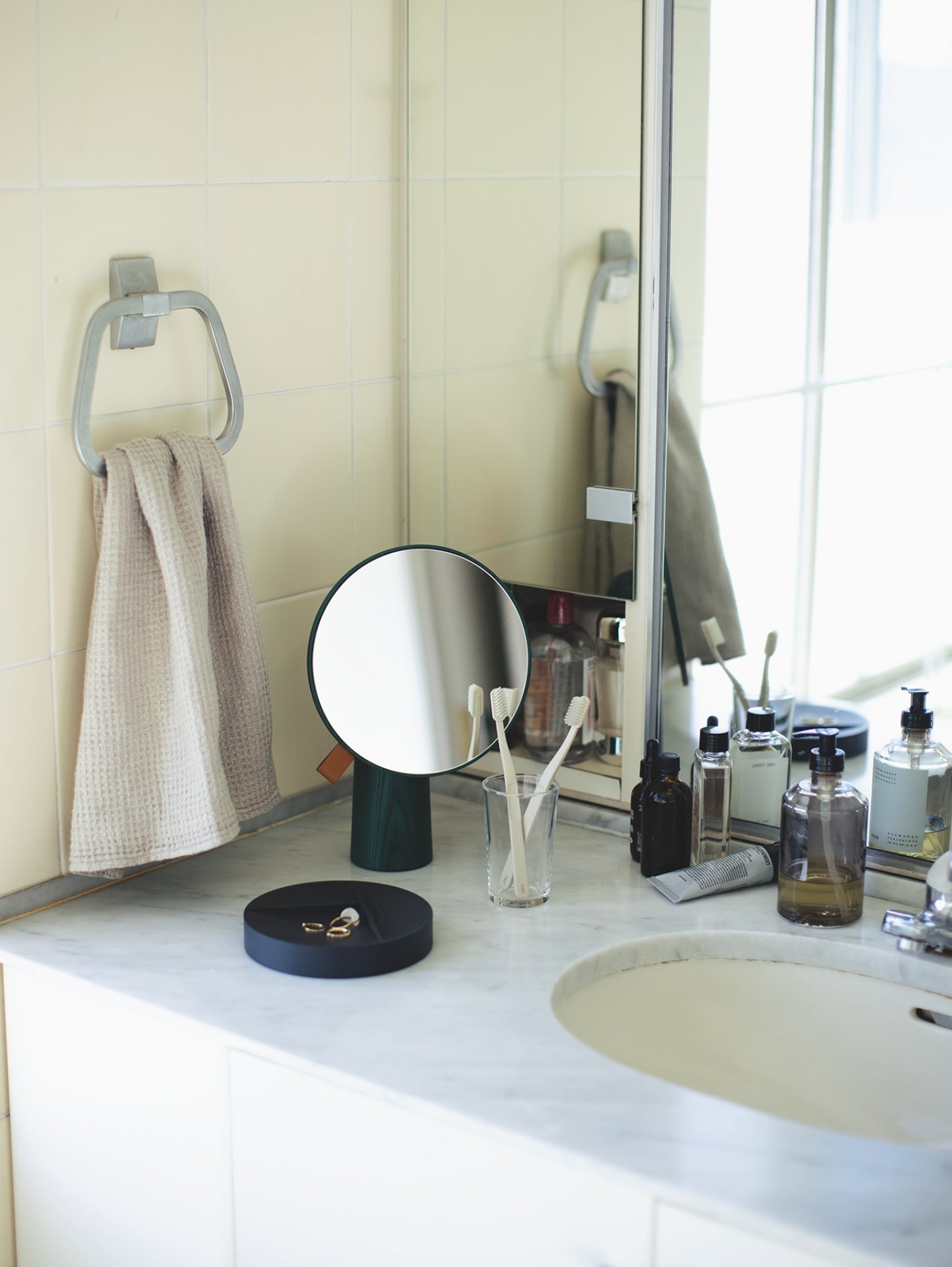 Pivot mirror – SASAKI